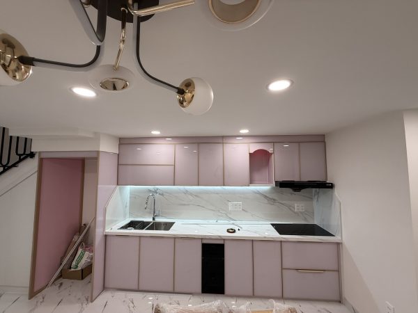 Tủ Bếp Nhôm Cánh Kính Màu Hồng