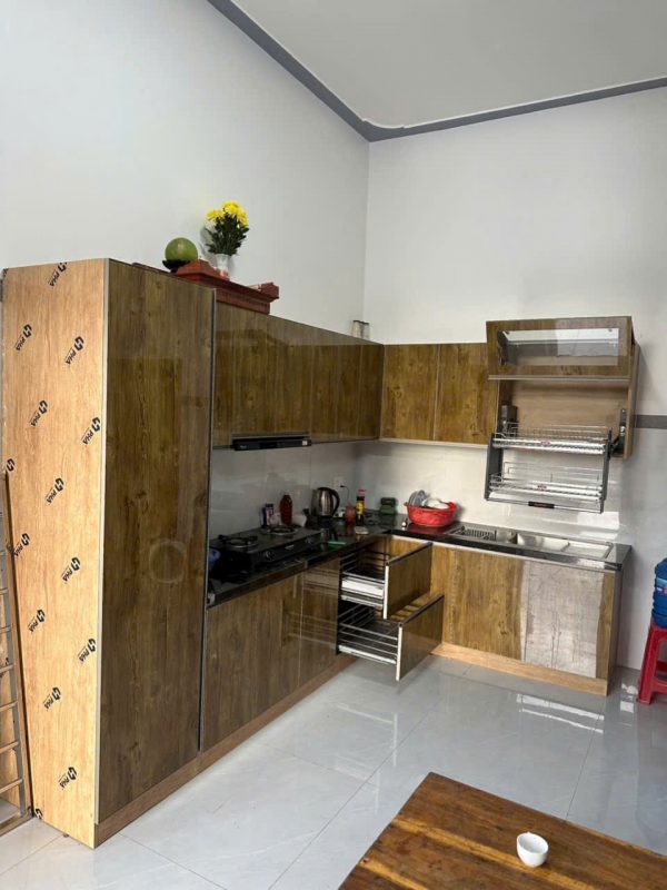 Tủ Bếp Nhôm Pha Màu Vân Gỗ - Ảnh 2