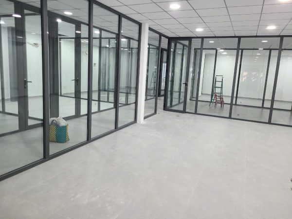 Vách Văn Phòng Khung Nhôm Xingfa - Siêu Thị Mega Q2